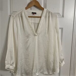Vince Camuto V Neck Blouse Ivory White Rumple Fabric EUC
